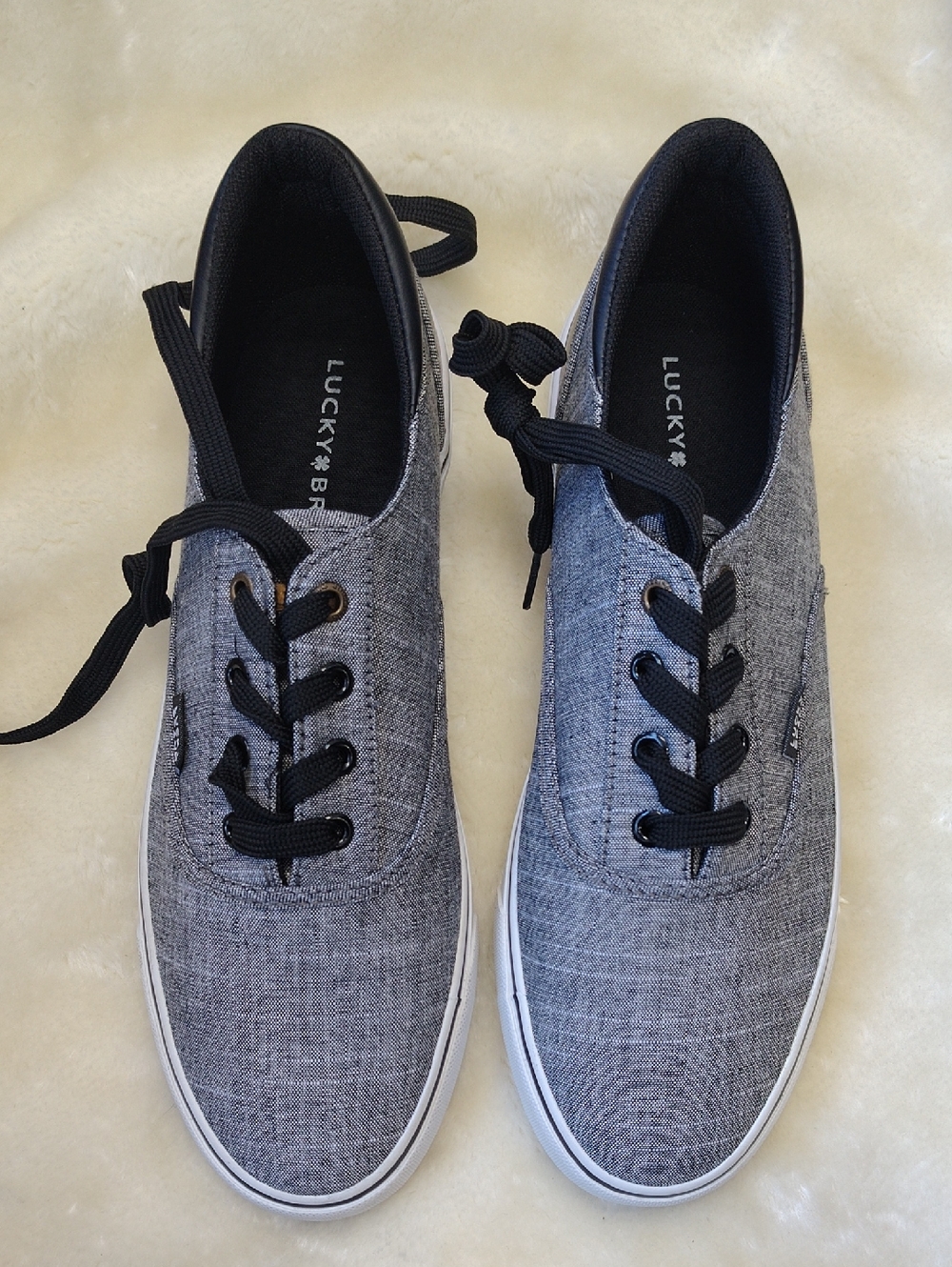 Lucky Brand Men’s Gray Canvas Low-Top Sneakers with Black Laces